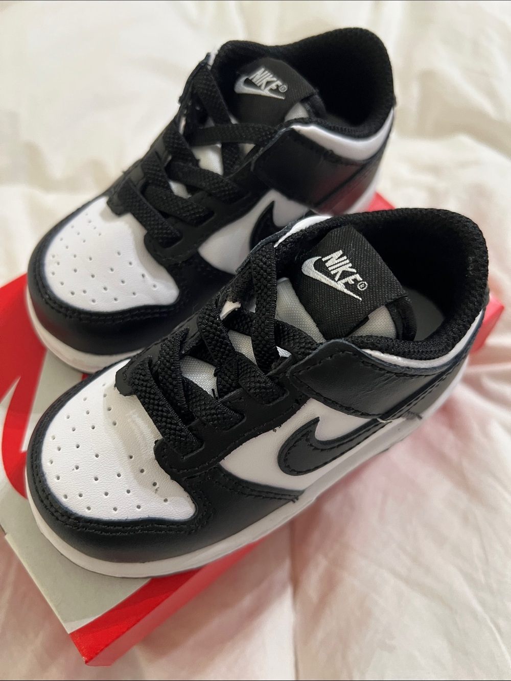 Nike Kids Black and White Low-Top Sneakers with elastic laces